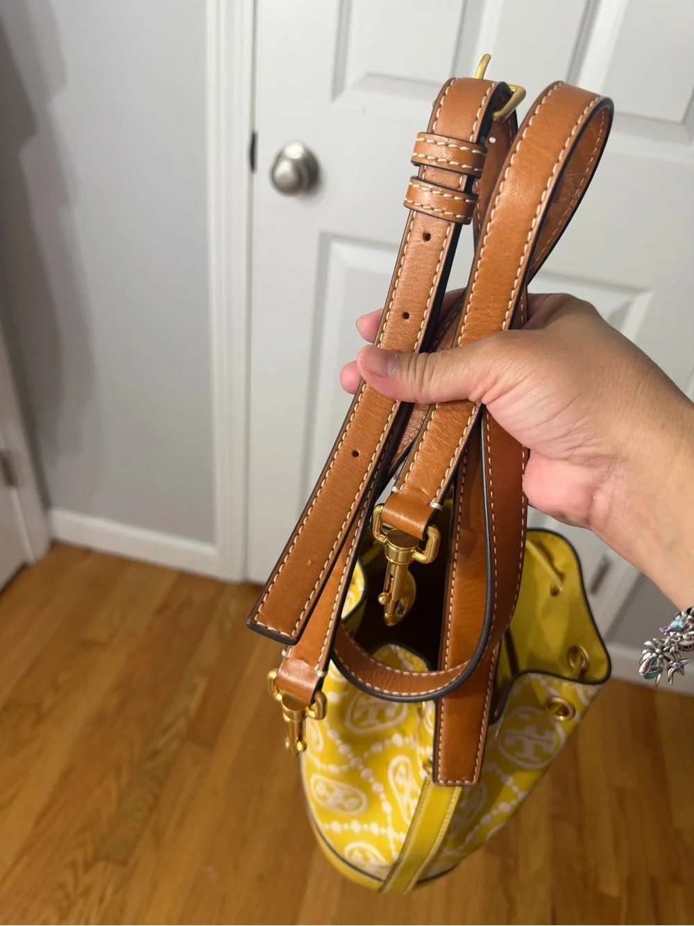 Tory Burch Yellow Logo Drawstring Bucket Shoulder Bag/crossbody bag